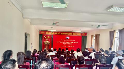 LỄ TRAO TẶNG HUY HIỆU ĐẢNG ĐỢT 19/5/2024